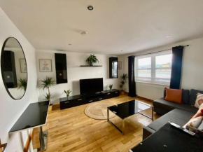 City centre apartment next to Bus and Train Station